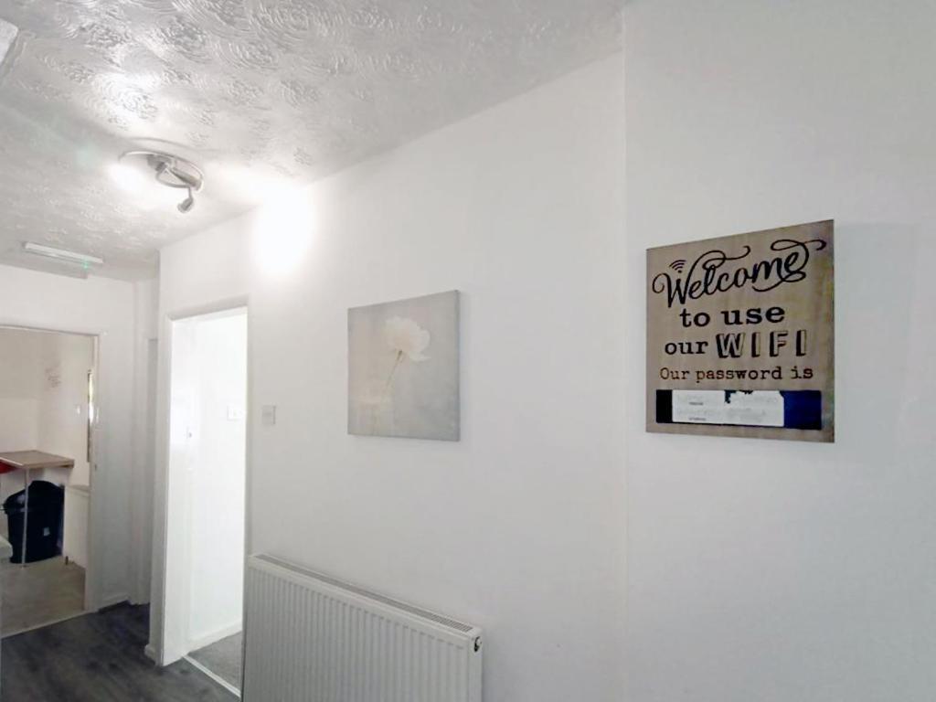 ברמינגהאם Cozy 4 Bedroom House In Smethwick With 4 Bathrooms Perfect For Contractors And Families מראה חיצוני תמונה