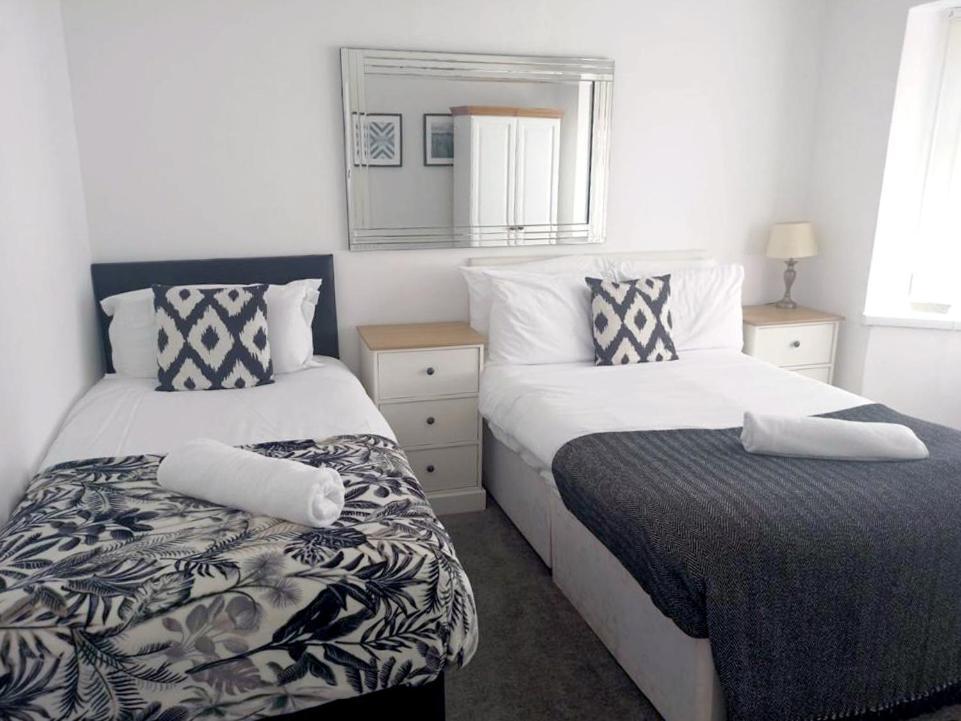 ברמינגהאם Cozy 4 Bedroom House In Smethwick With 4 Bathrooms Perfect For Contractors And Families מראה חיצוני תמונה