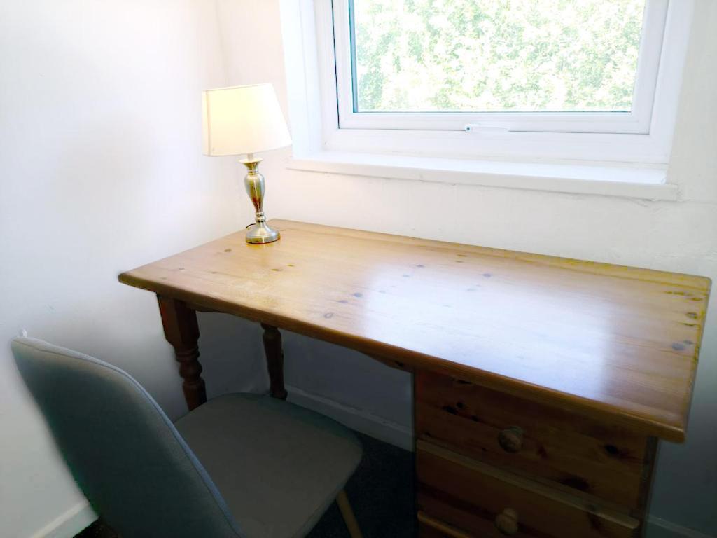 ברמינגהאם Cozy 4 Bedroom House In Smethwick With 4 Bathrooms Perfect For Contractors And Families מראה חיצוני תמונה