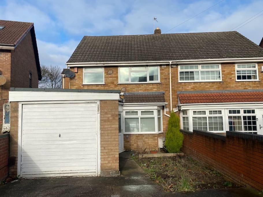 ברמינגהאם Cozy 4 Bedroom House In Smethwick With 4 Bathrooms Perfect For Contractors And Families מראה חיצוני תמונה